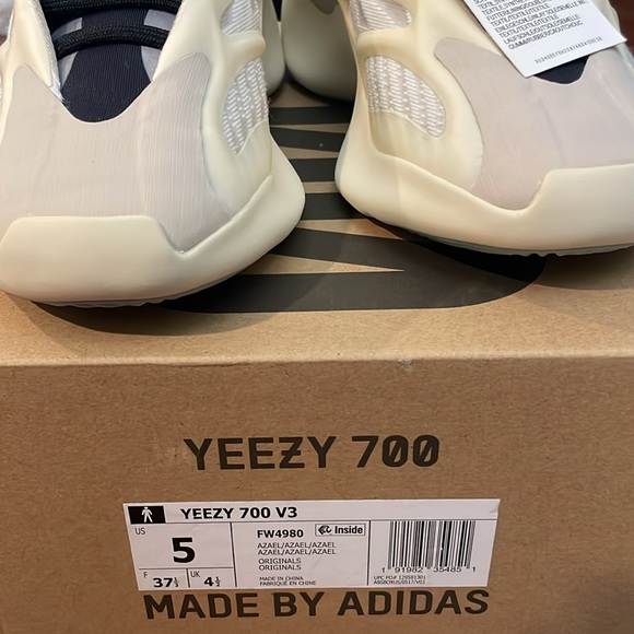 yeezy 700 v3 sz 5 - Picture 4 of 4
